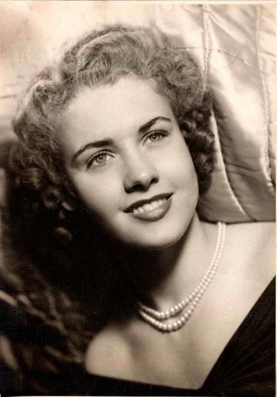 Photograph of Norma DeEsta Burr Noffsinger