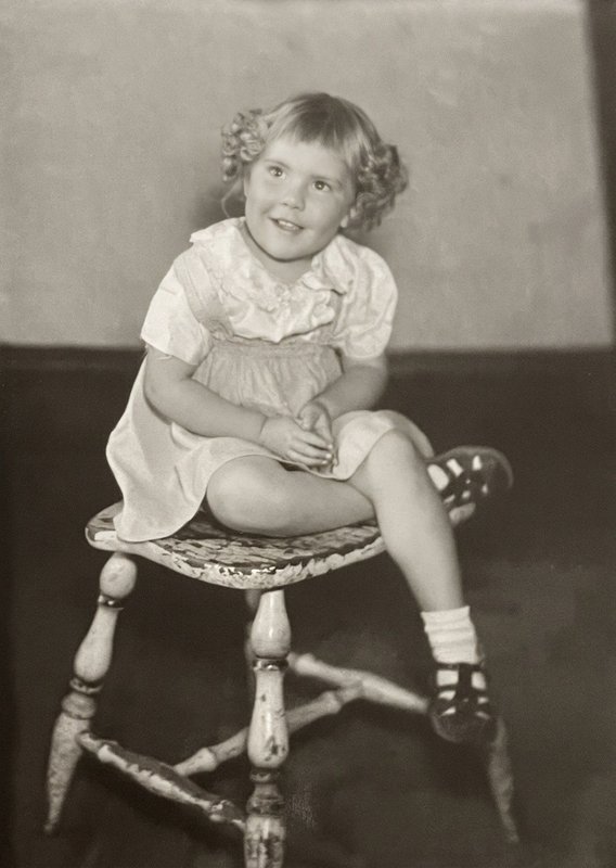 Photograph of Elaine Mildred (Pollett) Alva