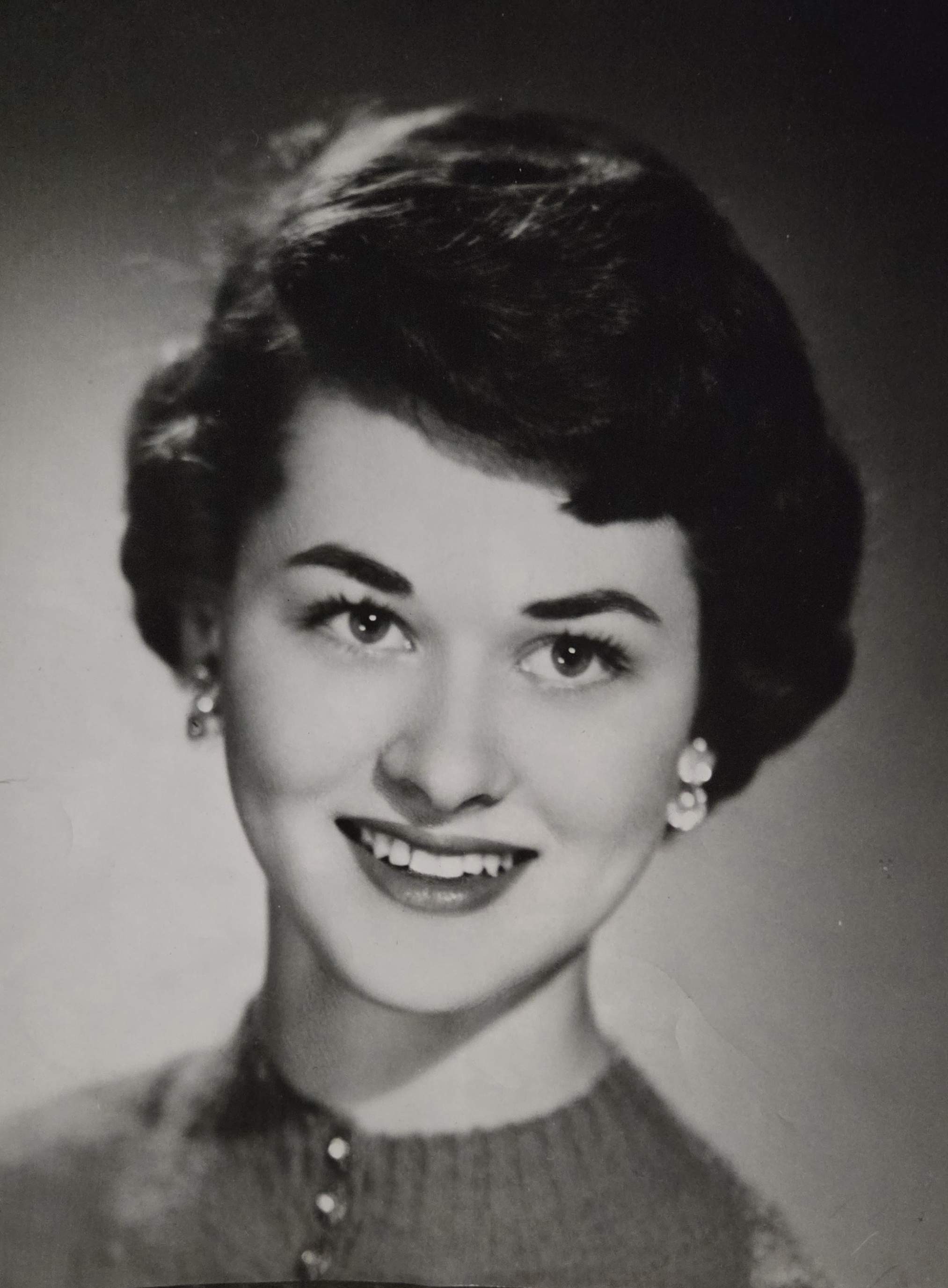 Photograph of Deanna W. Klinell